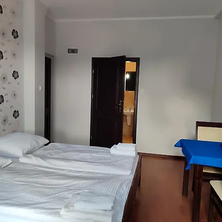 לינה וארוחת בוקר Mlyn Warminski -hotelik Hermes Pieniezno